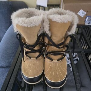 WOMENS SOREL WINTER BOOTS
